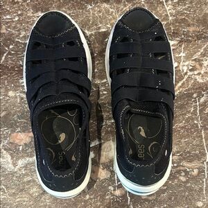 Bzees Black Stretch Walking Shoe